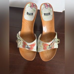 Stuart Weitzman wedged slides